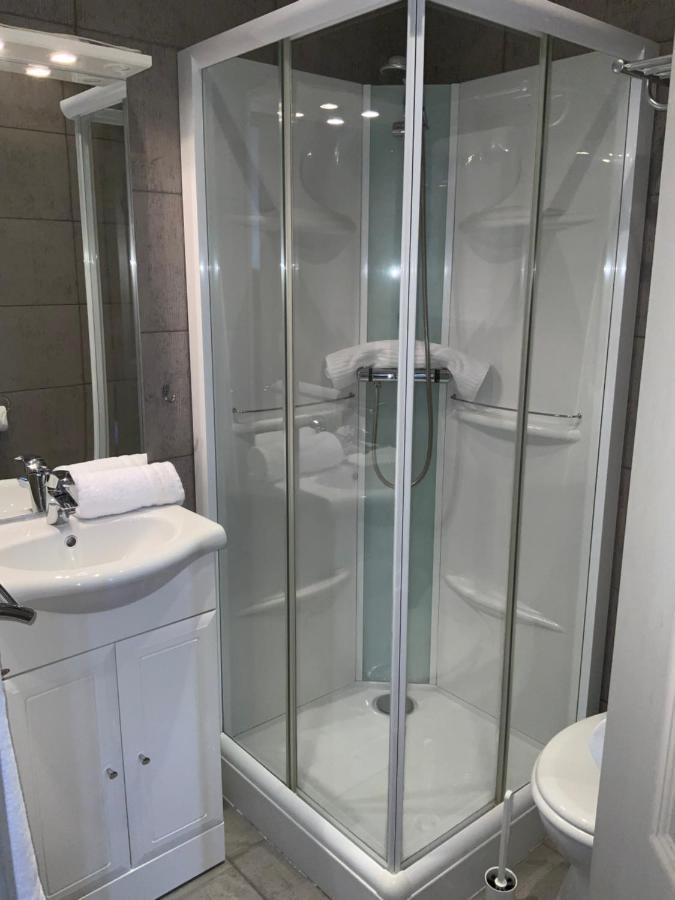 Les 3 Rois By Yy Hotel Villers-Bocage  Bagian luar foto