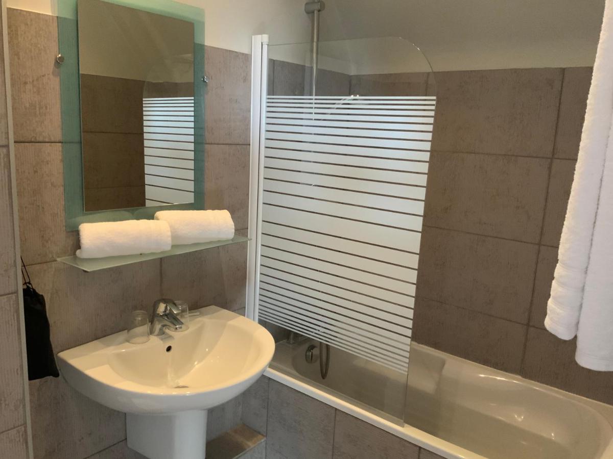 Les 3 Rois By Yy Hotel Villers-Bocage  Bagian luar foto
