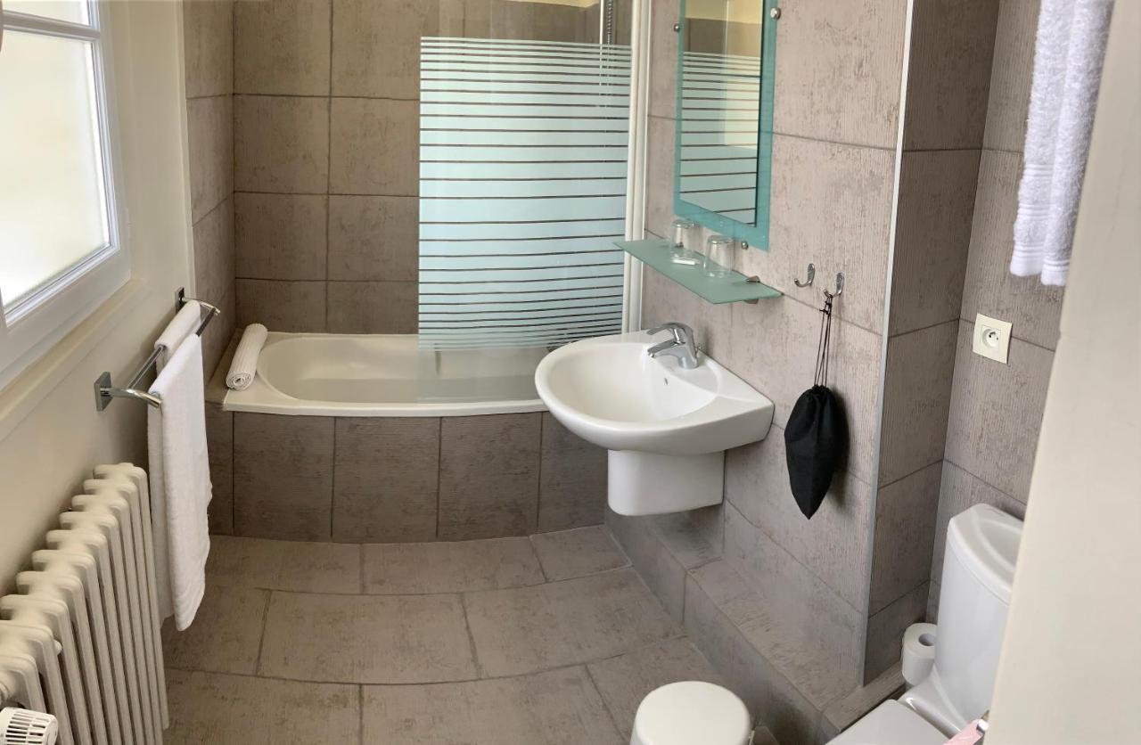Les 3 Rois By Yy Hotel Villers-Bocage  Bagian luar foto