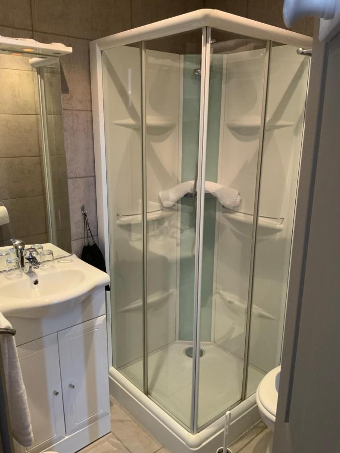 Les 3 Rois By Yy Hotel Villers-Bocage  Bagian luar foto