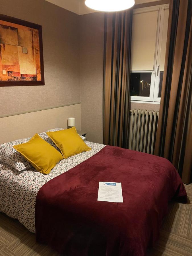 Les 3 Rois By Yy Hotel Villers-Bocage  Bagian luar foto